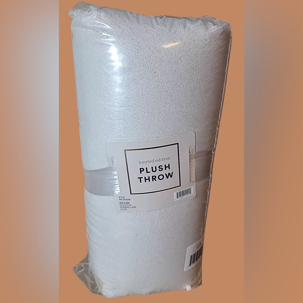 Ulta Beauty Limited Edition Plush Throw Blanket Mauve/Taupe -50”x60”